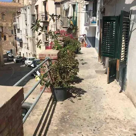 Charming House In Cefalu, Near City Centre