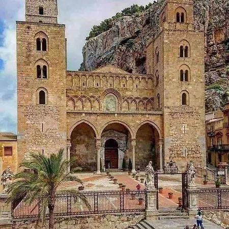 Nyaraló Charming House In Cefalu, Near City Centre *